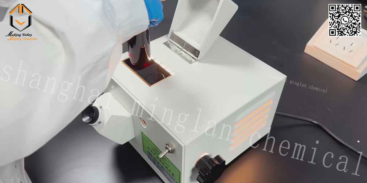 Petroleum products-Deter mlnatlon of colour